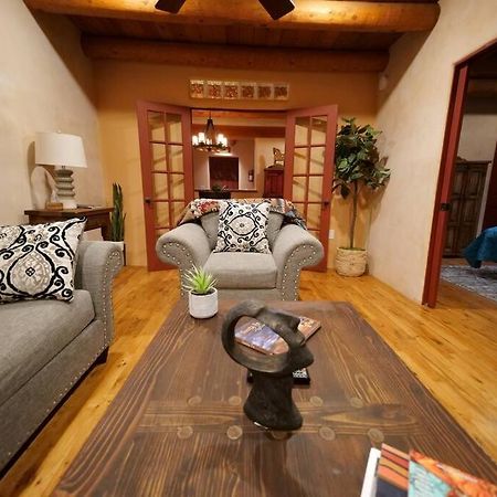Magical Santa Fe Stay, Minutes From Town Square, Sleeps 4, Includes Free Parking And Outdoor Hot Tub! Exterior foto