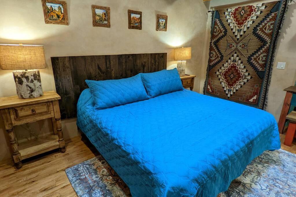 Magical Santa Fe Stay, Minutes From Town Square, Sleeps 4, Includes Free Parking And Outdoor Hot Tub! Exterior foto