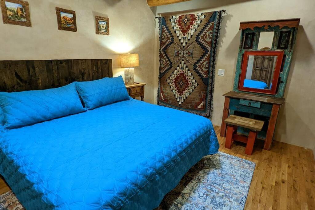 Magical Santa Fe Stay, Minutes From Town Square, Sleeps 4, Includes Free Parking And Outdoor Hot Tub! Exterior foto