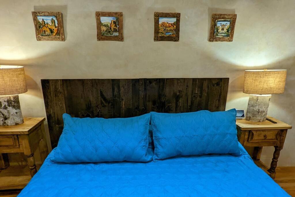 Magical Santa Fe Stay, Minutes From Town Square, Sleeps 4, Includes Free Parking And Outdoor Hot Tub! Exterior foto