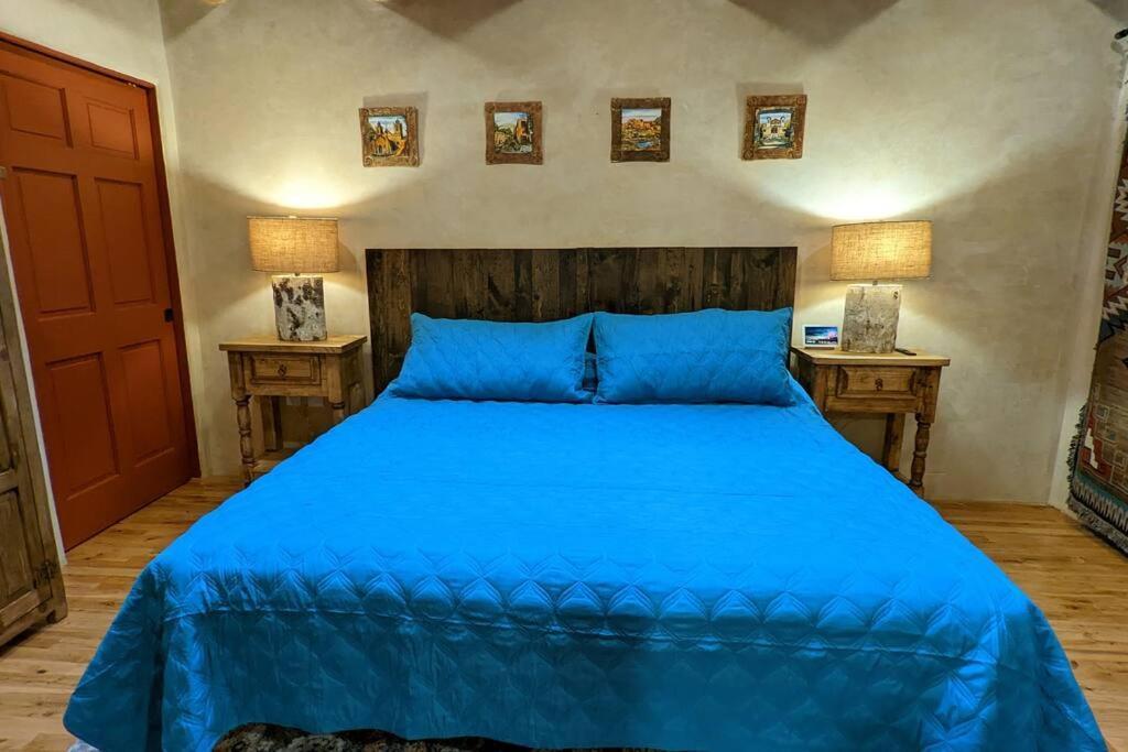 Magical Santa Fe Stay, Minutes From Town Square, Sleeps 4, Includes Free Parking And Outdoor Hot Tub! Exterior foto