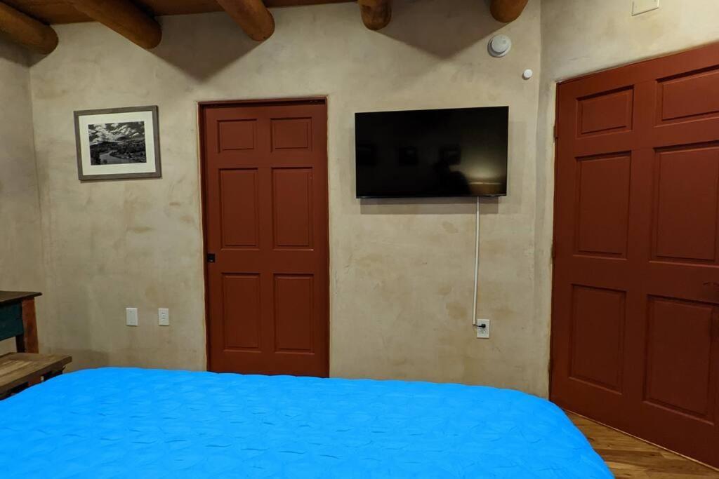 Magical Santa Fe Stay, Minutes From Town Square, Sleeps 4, Includes Free Parking And Outdoor Hot Tub! Exterior foto