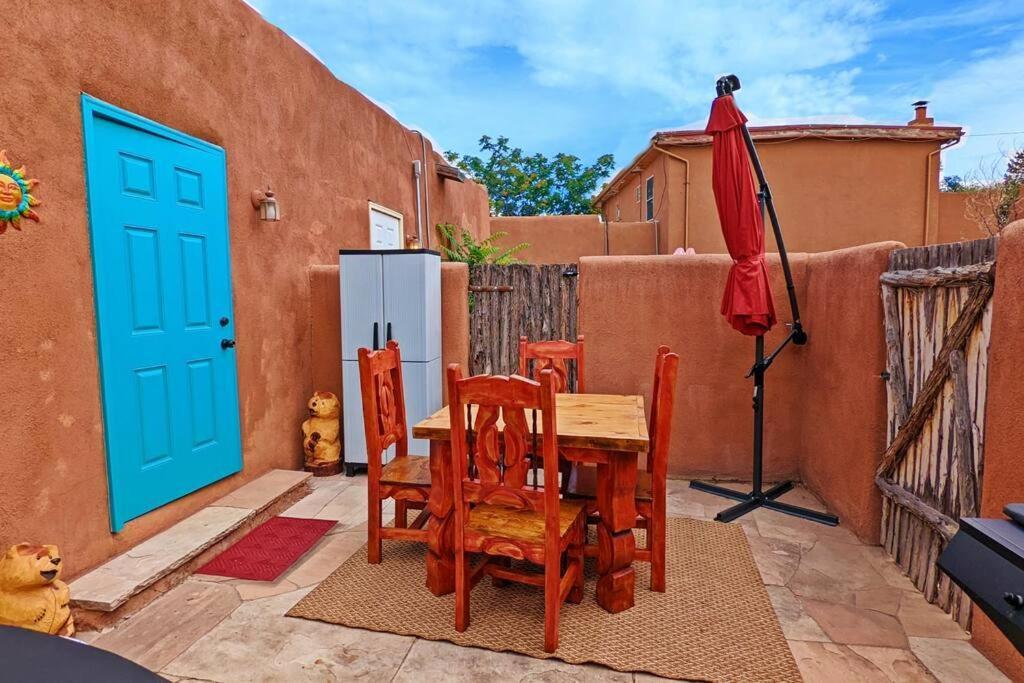 Magical Santa Fe Stay, Minutes From Town Square, Sleeps 4, Includes Free Parking And Outdoor Hot Tub! Exterior foto