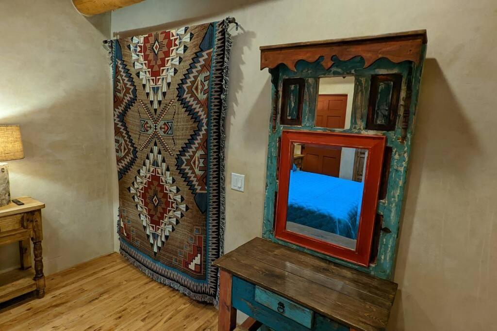 Magical Santa Fe Stay, Minutes From Town Square, Sleeps 4, Includes Free Parking And Outdoor Hot Tub! Exterior foto